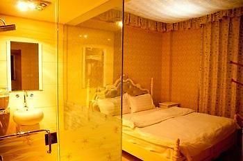 Lucky 5 Million Express Hotel Yuxi Kunming Buitenkant foto